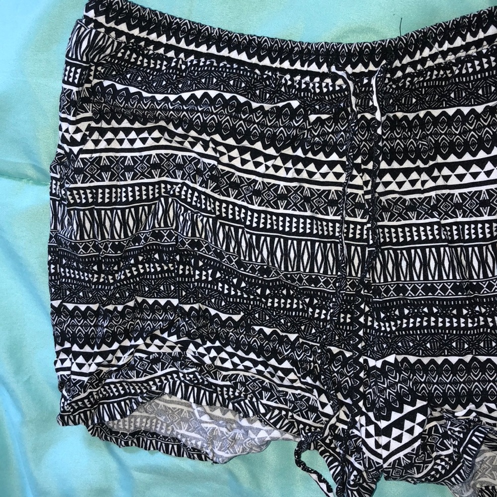 Rue 21 shorts with pockets